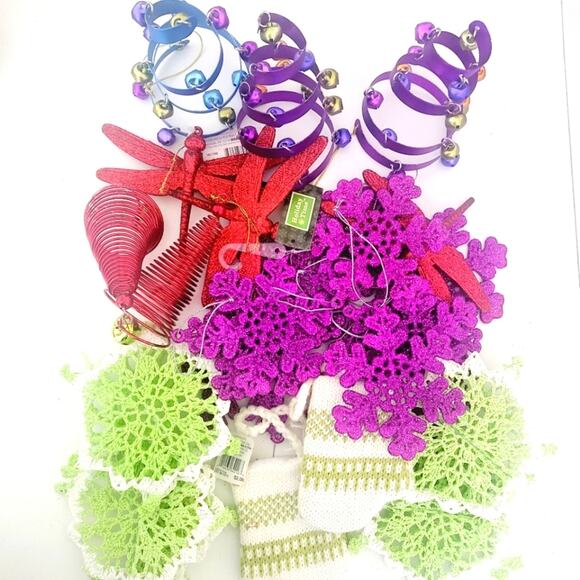Bundle of 25 Christmas tree ornaments snowflakes mitten dragonfly - Picture 1 of 9